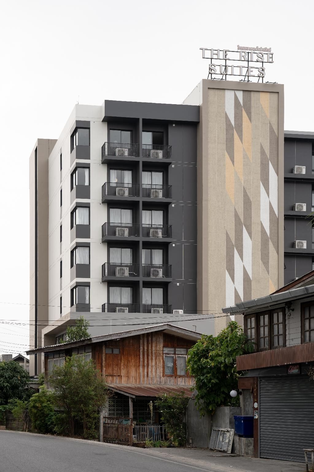 เดอะ ไรส์ สวีท โฮเทล เชียงใหม่ (The Rise Suites Hotel Chiang Mai)0