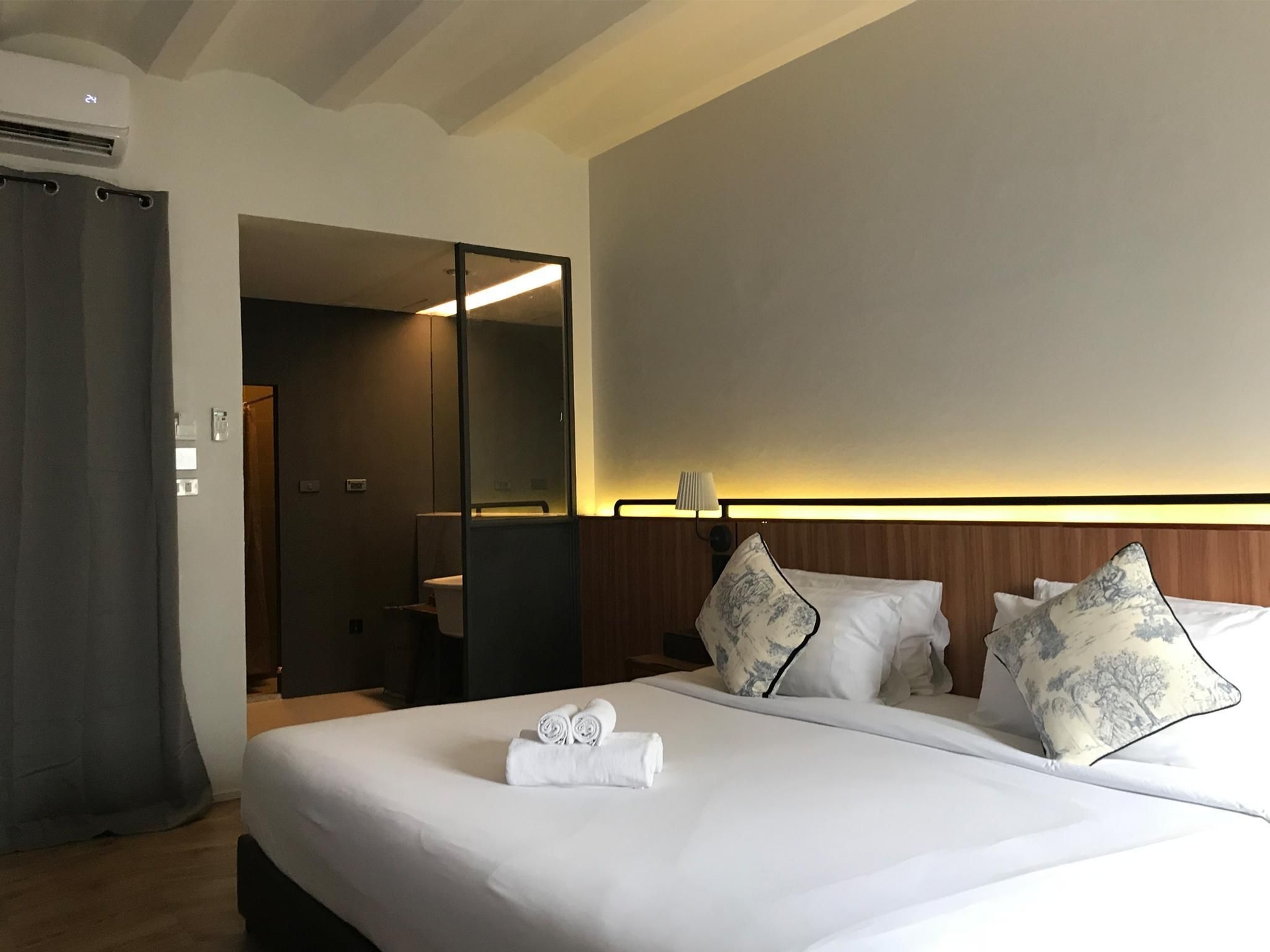 โฮเทล นัวร์ (Hotel Noir)1