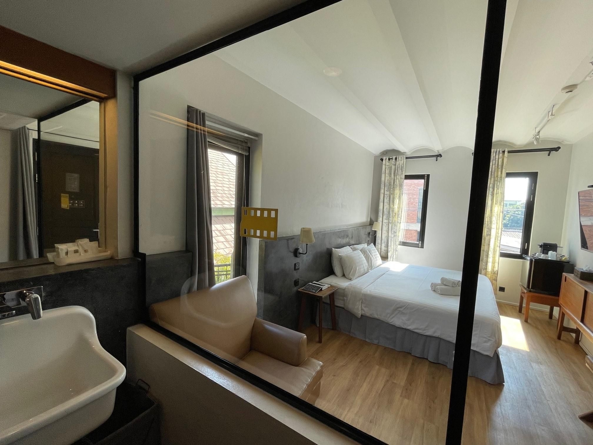 โฮเทล นัวร์ (Hotel Noir)4