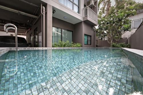 Like Sukhumvit 223