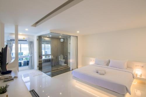 เดอะ ไวท์ โฮเทล บาย เจริญศรี (The White Hotel By Charoensri)1