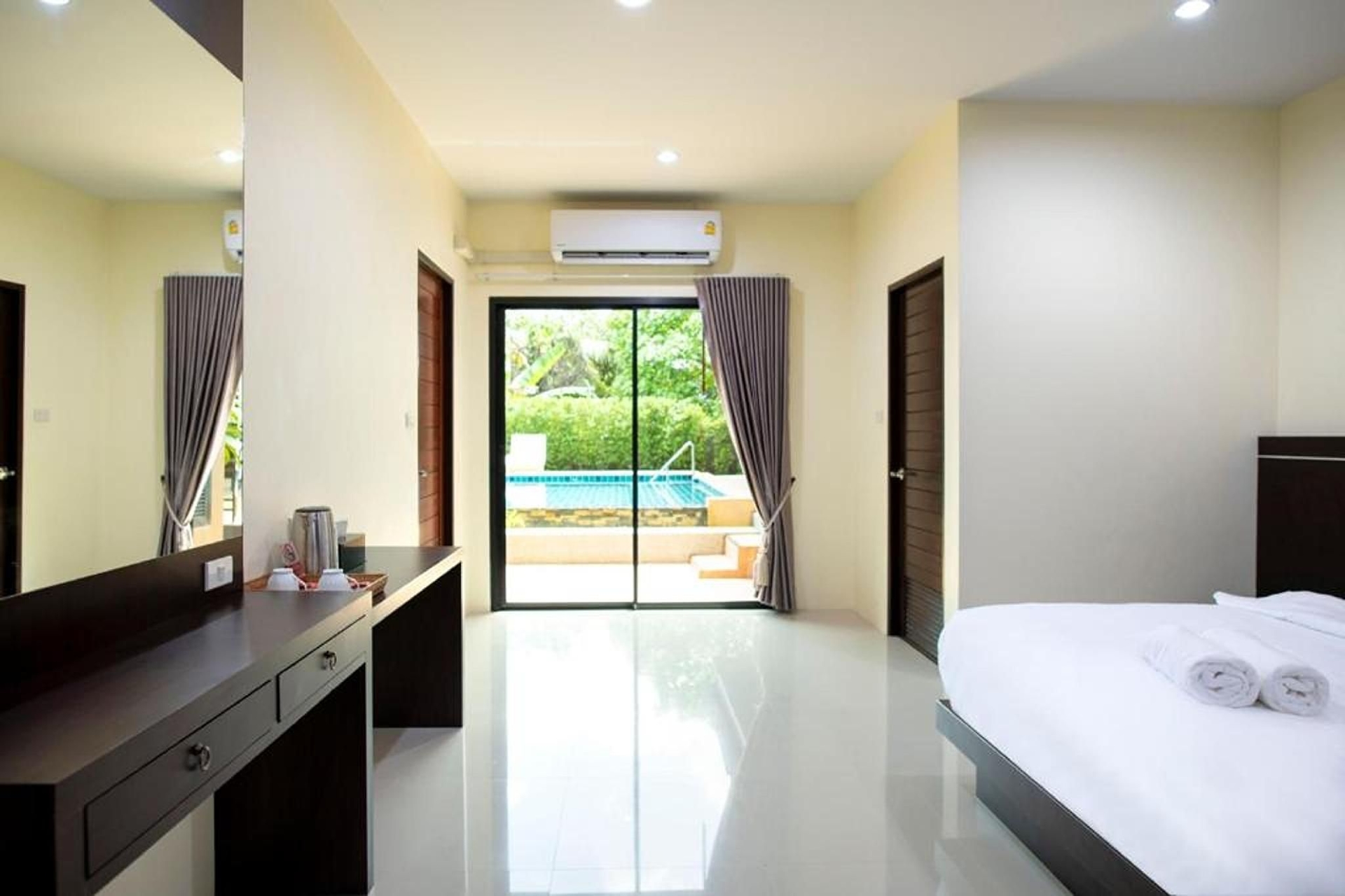 โรงแรมทิพย์ทิพย์ (Thip Thip Hotel)4