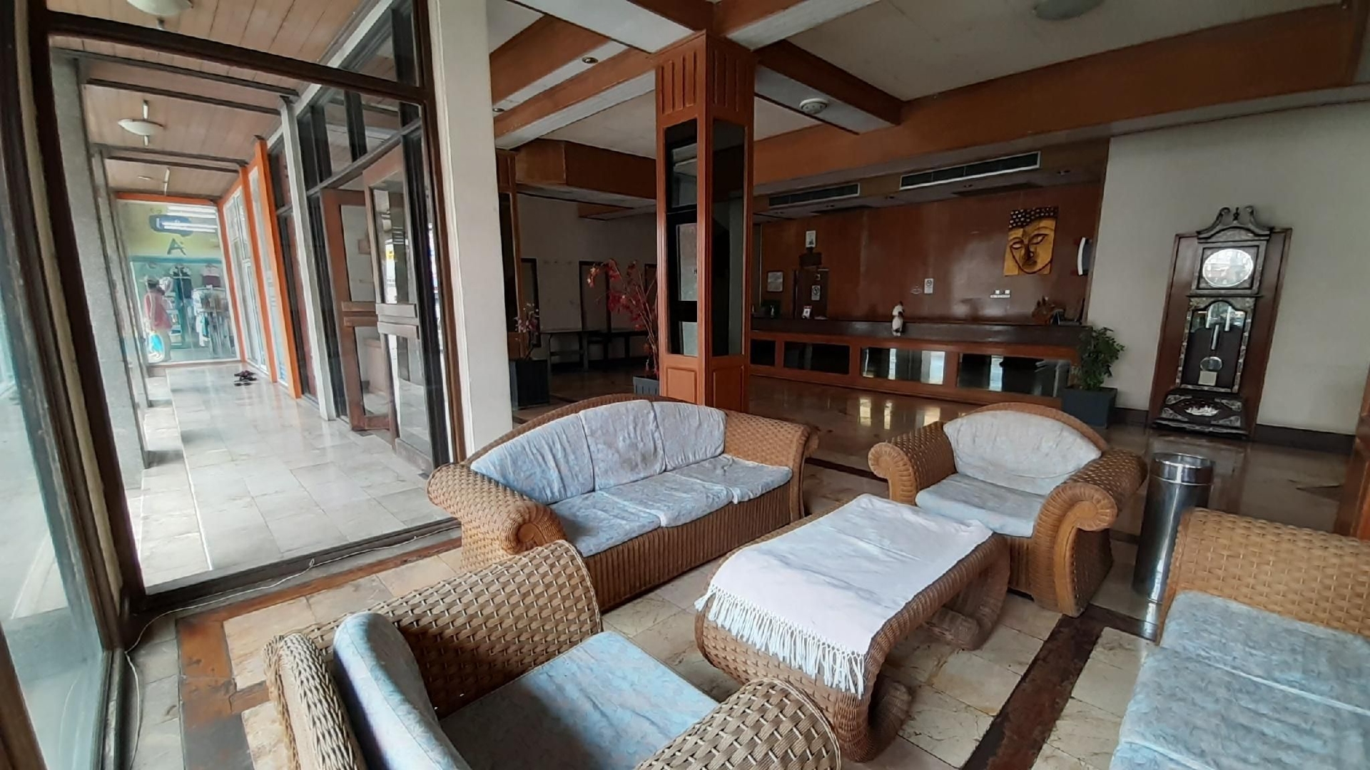 โรงแรมสมัยนิยม (Samainiyom Hotel)1