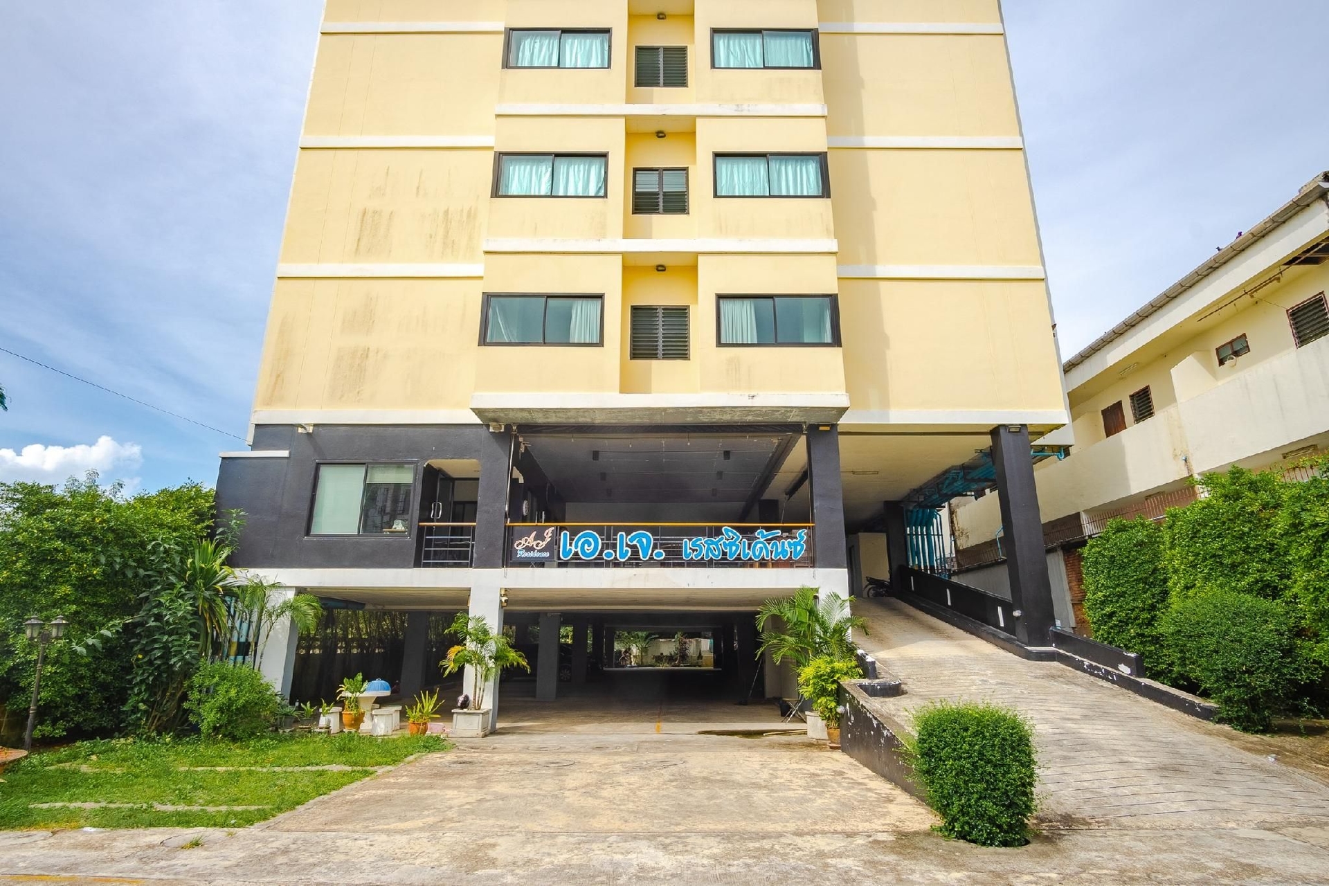 AJ Residence4