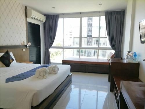 โรงแรมเอ็นเจ ป่าตอง (NJ Patong Hotel)0