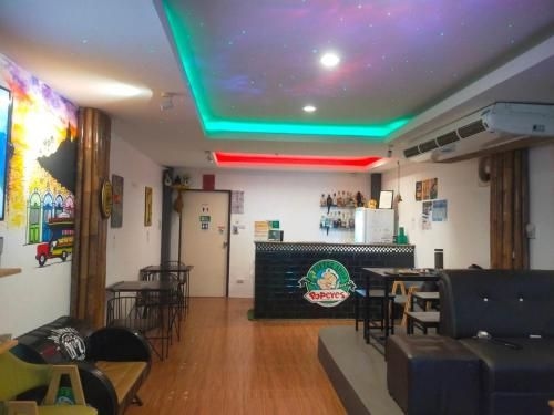 ป๊อปอายส์ โฮสเทล คอฟฟี่ช็อป แอนด์ บาร์ (Popeyes Hostel Coffee Shop & Bar)4