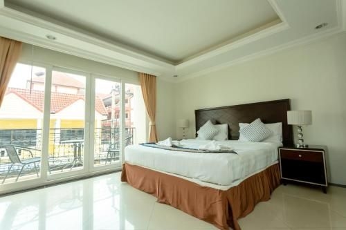 โรงแรมไอวอรี่พาเลซ (Ivory Palace Hotel)1