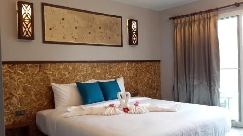 เดอะ ฮิป รีสอร์ต แอท พี พี (The Hip Resort at Phi Phi)1