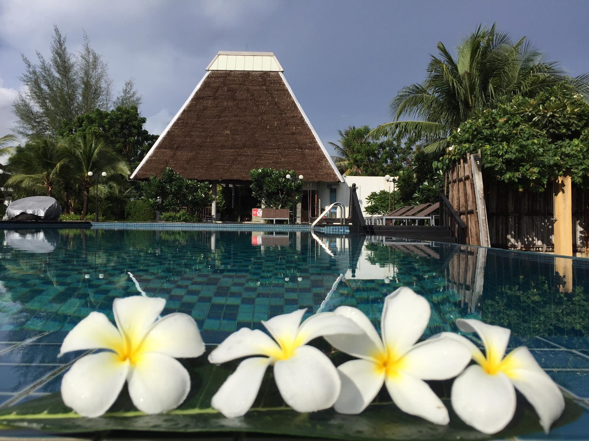 ลาวาณา เอสเคป บีช รีสอร์ท (Lawana Escape Beach Resort)0