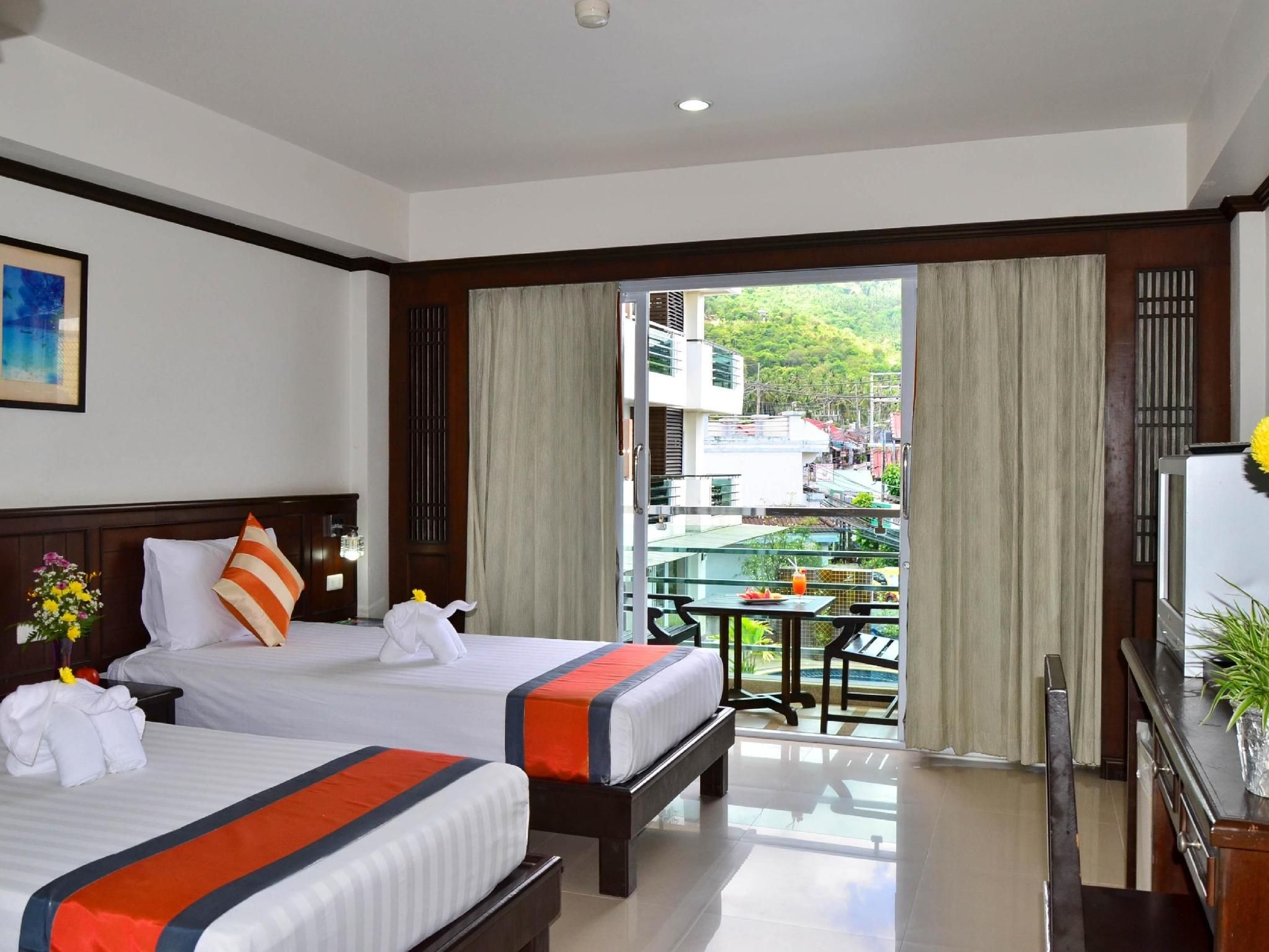 เฟิสต์ เรสซิเดนซ์ โฮเทล (First Residence Hotel)1