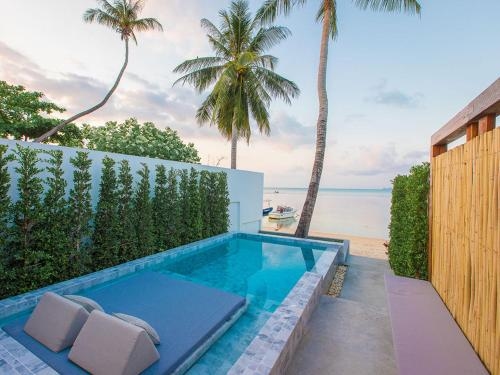 White Whale Beachfront Pool Villa2