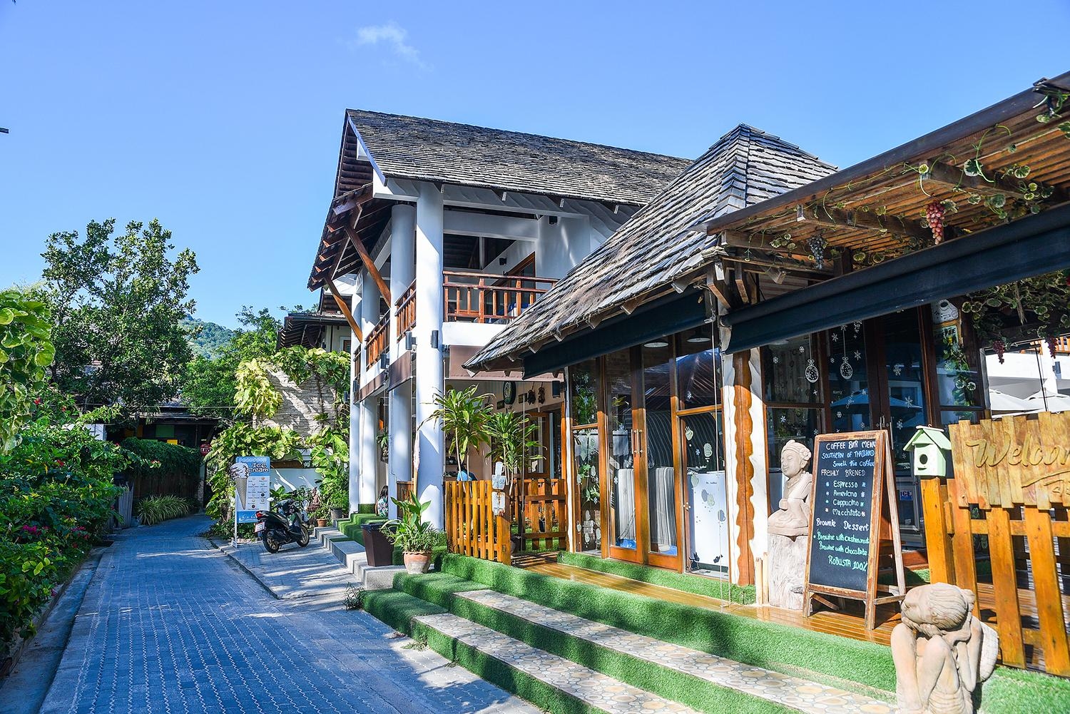 Sairee Cottage Resort3