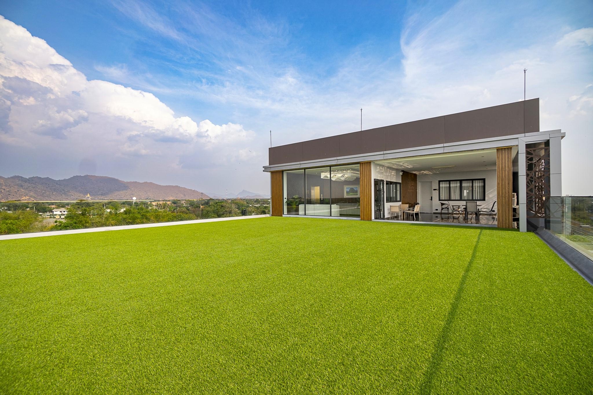 โรงแรมวายเอสดับเบิลยู ลพบุรี (YSW HOTEL LOPBURI)2