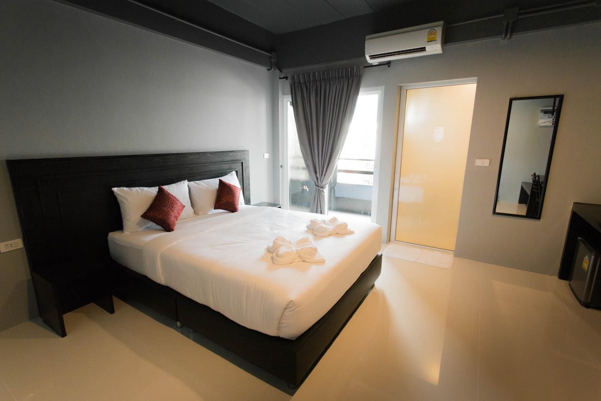 บี-แบล็ค โฮเต็ล (B-Black Hotel)2