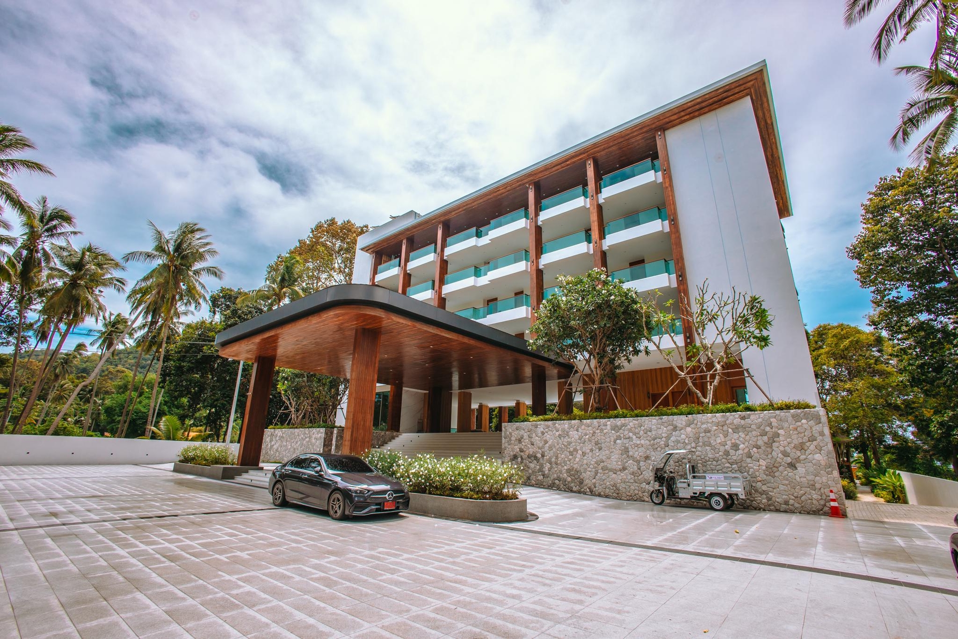 ลักซ์ทะเล ขนอม โฮเทล (LUXTALAY KHANOM HOTEL)4