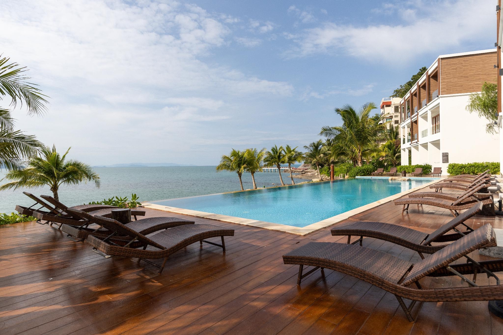 เอ็กซ์-ซี ขนอม ฮาร์เบอร์ เบย์ รีสอร์ต (X-Sea Khanom Harbor Bay Resort)1