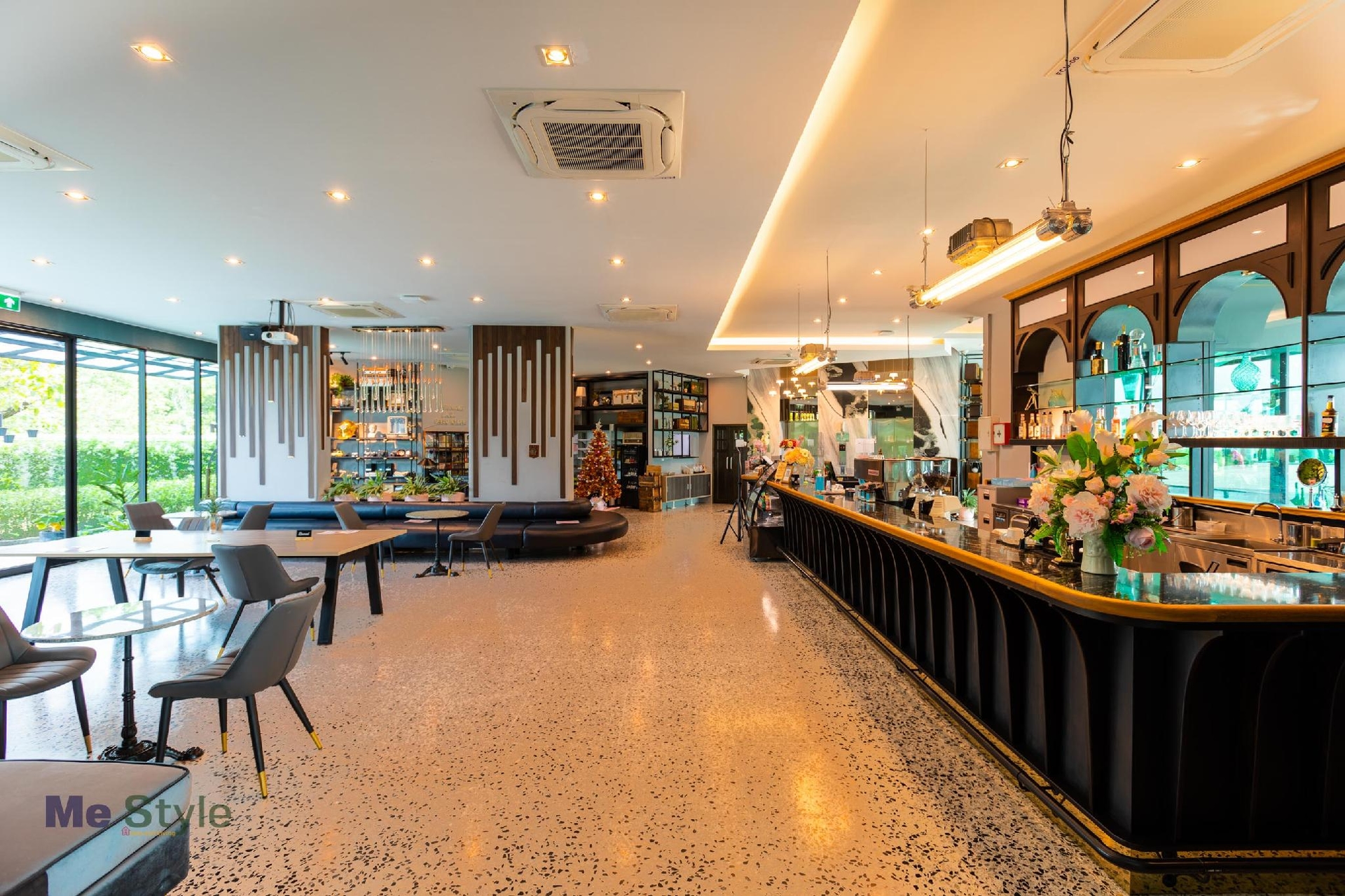 โรงแรมสการ์เลท (Hotel Scarlett)1