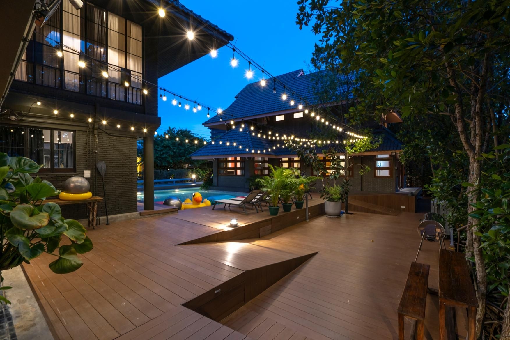 พริบพรี ลักชัวรี พูลวิลล่า (Phrip Phri Luxury Pool Villas)0