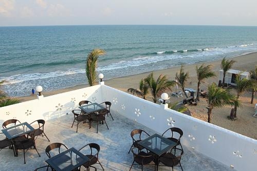 บ้านมนตราบีช รีสอร์ท-บ้านกรูด (Baan Montra Beach Resort - Bankrut)2
