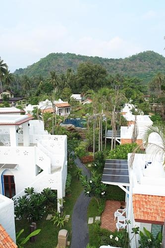 บ้านมนตราบีช รีสอร์ท-บ้านกรูด (Baan Montra Beach Resort - Bankrut)0