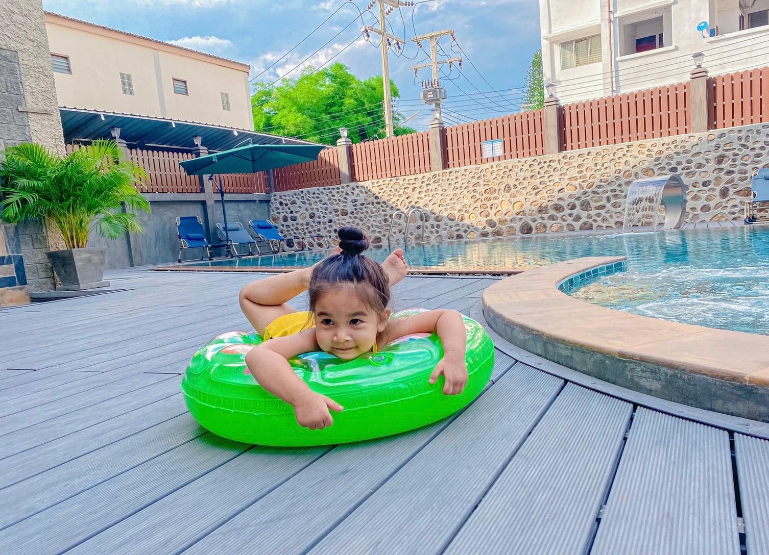 ชาลี แฟมิลี โฮเทล แอนด์ โฮสเทล (ChaLi's Family Hotel & Hostel)1