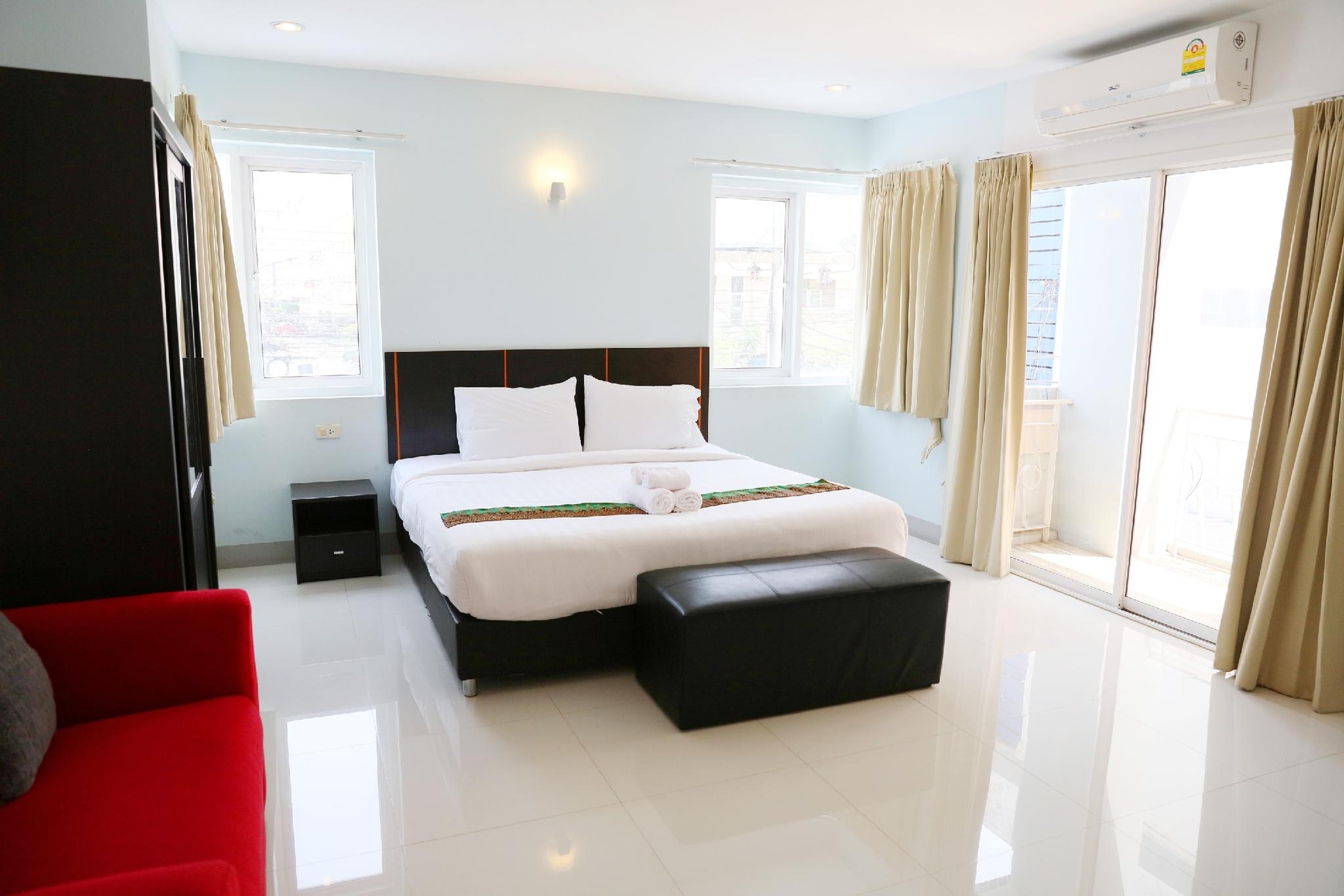 ลา วีว่า โฮเทล (La VIVA Hotel)1