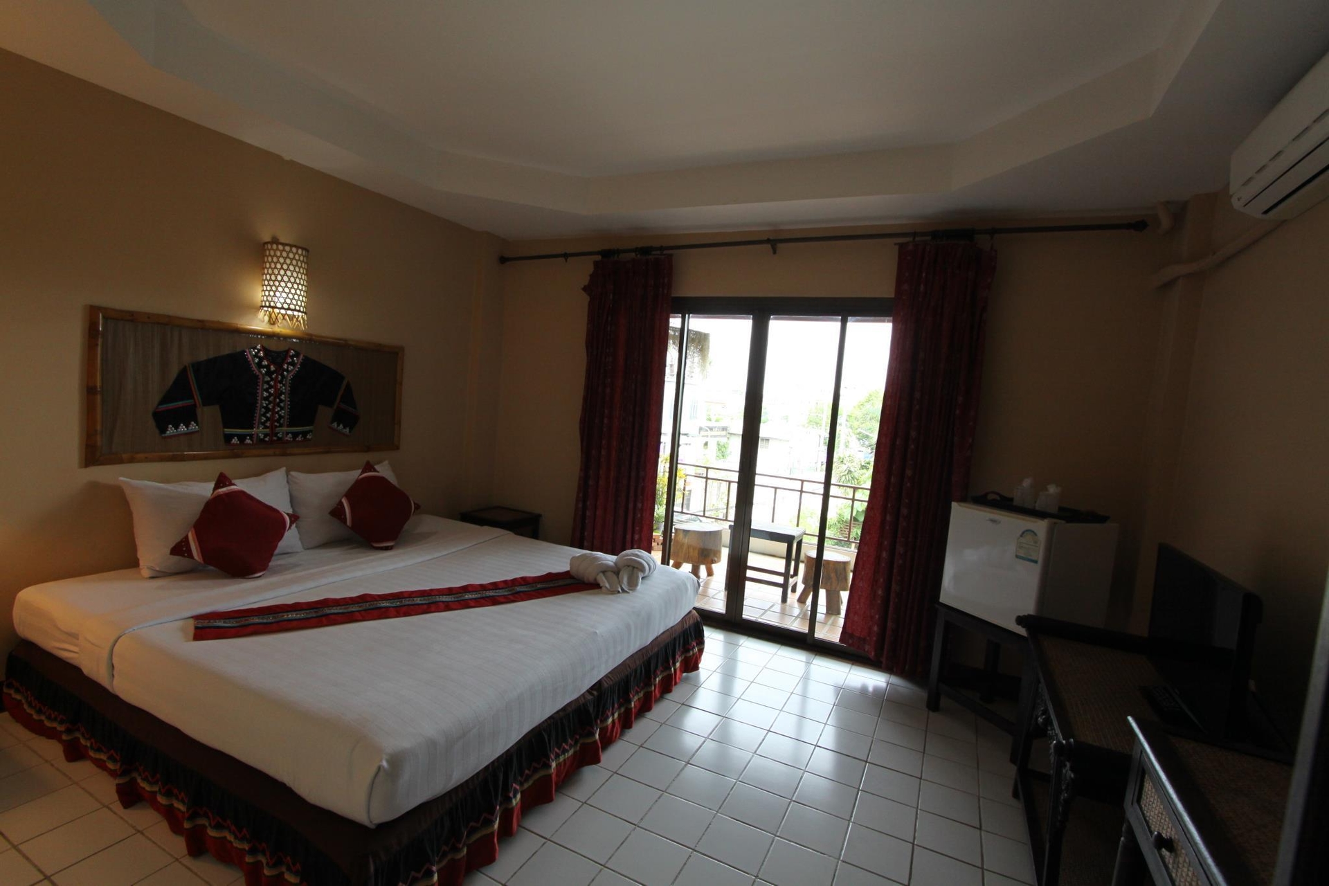 ภูมณี โฮม โฮเต็ล (Phumanee Home Hotel)1