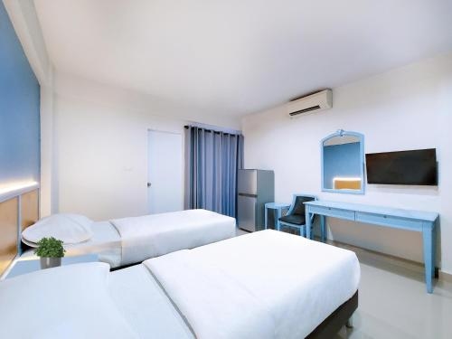 Chateau Hotel & Apartments0