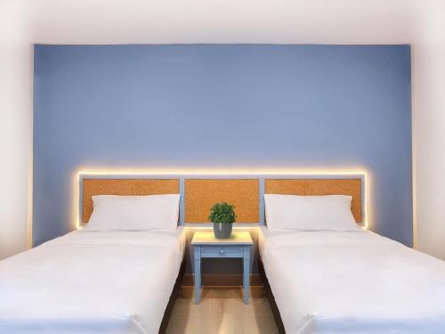 Chateau Hotel & Apartments4