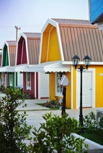 คัลเลอร์ วิลล์ โฮเทล (The Color Ville Hotel)1