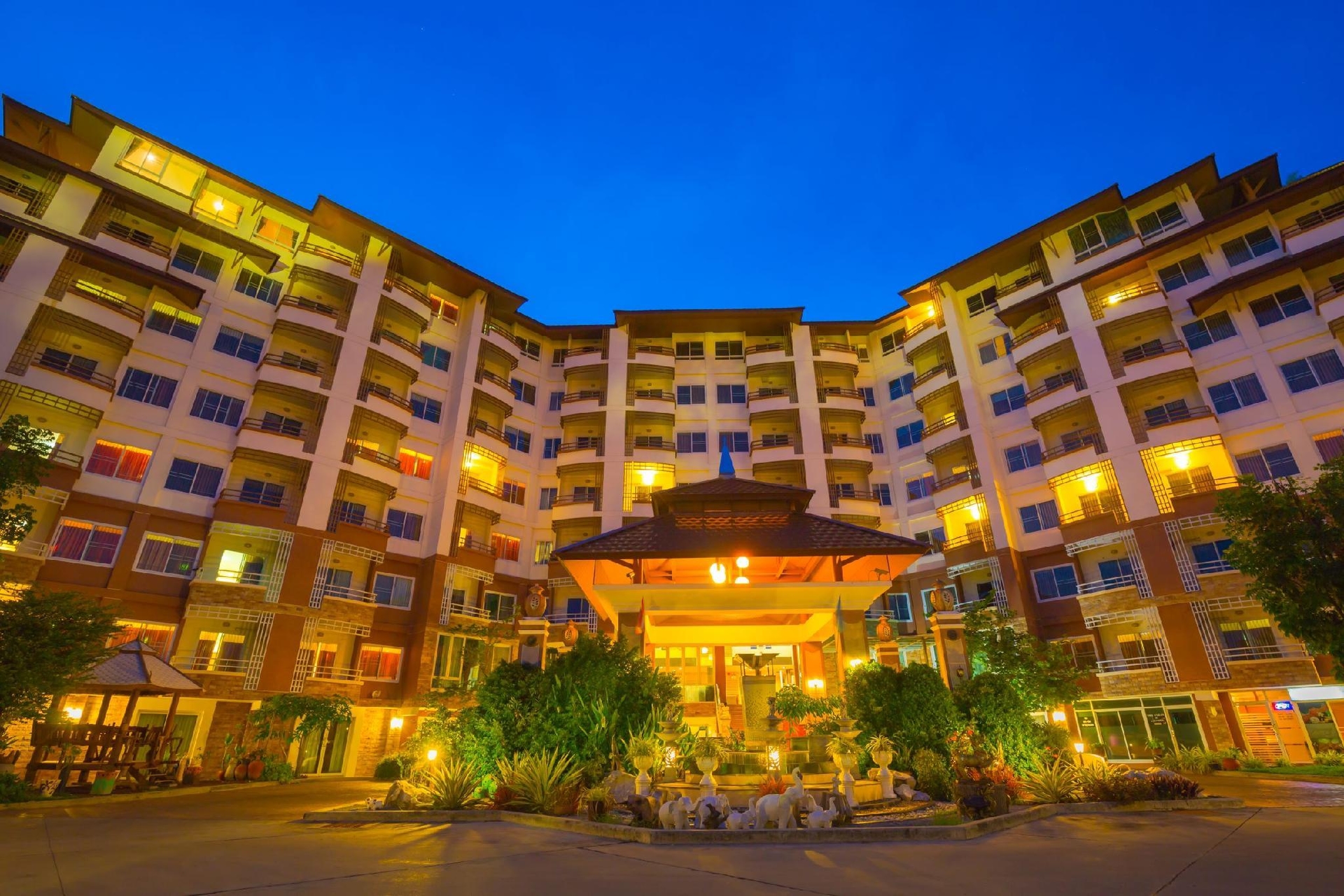 ขวัญเรือน รีสอร์ท (Kwanruen Resort)1