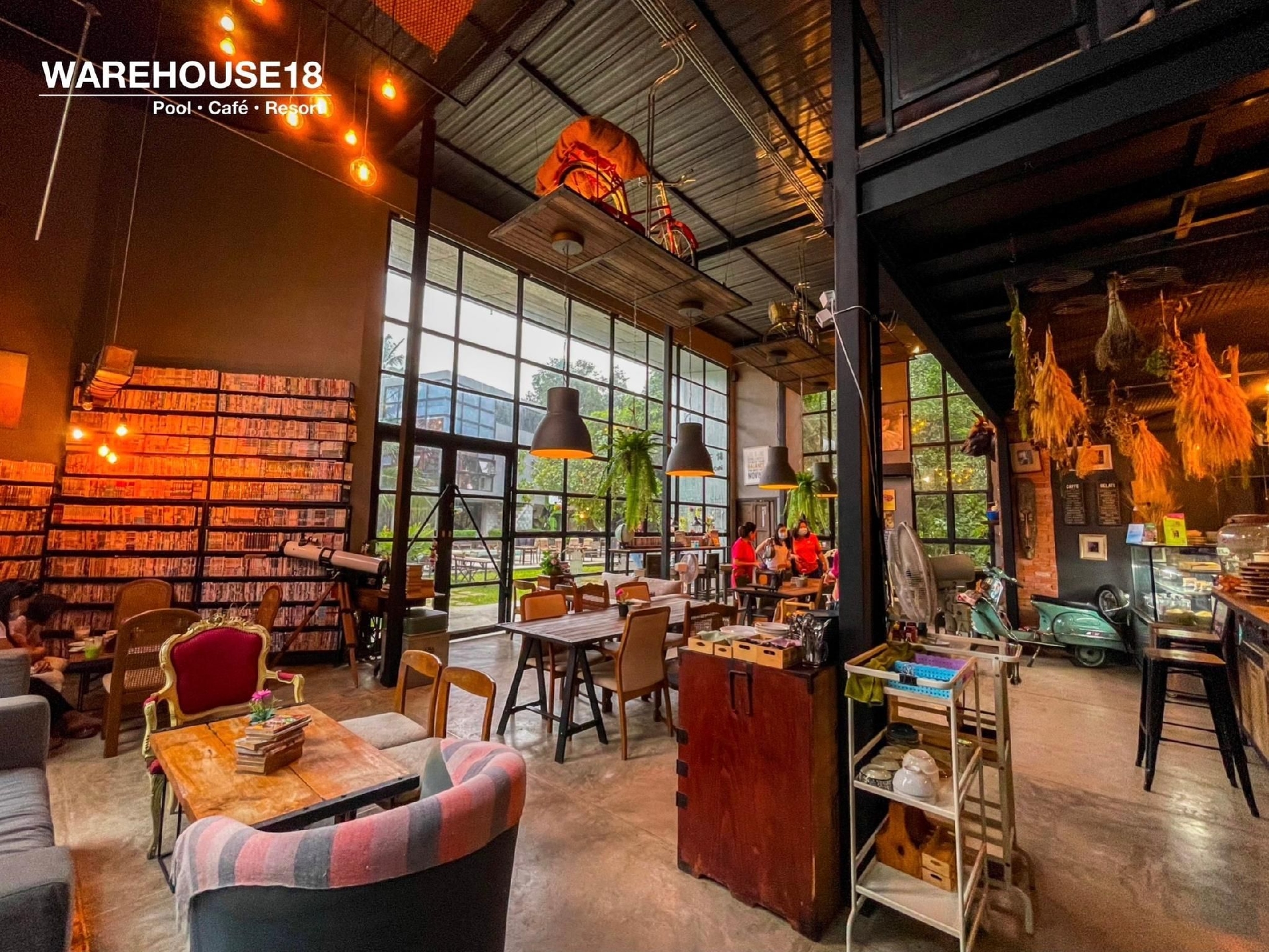 แวร์เฮาส์ 18 พูล คาเฟ่ รีสอร์ต (Warehouse18 Pool Cafe Resort)0