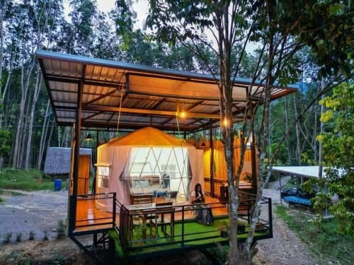 เขาสก ริเวอร์ แคนู แอนด์ รีสอร์ท (Khao Sok River Canoe&Resort)0