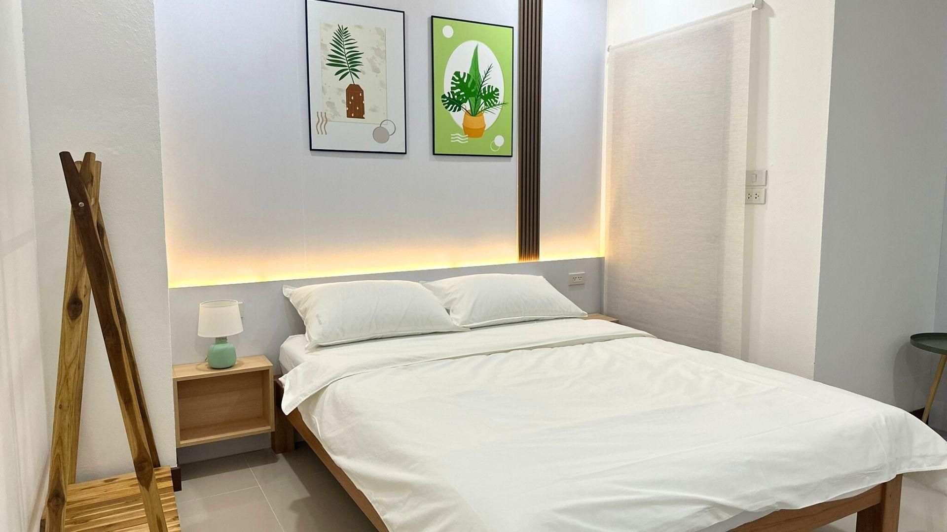 Bed & Bar Hostel Surat1