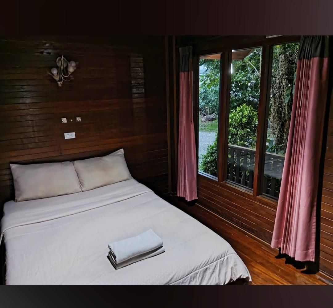เรือนทอง รีสอร์ท (Rueanthong Resort)2