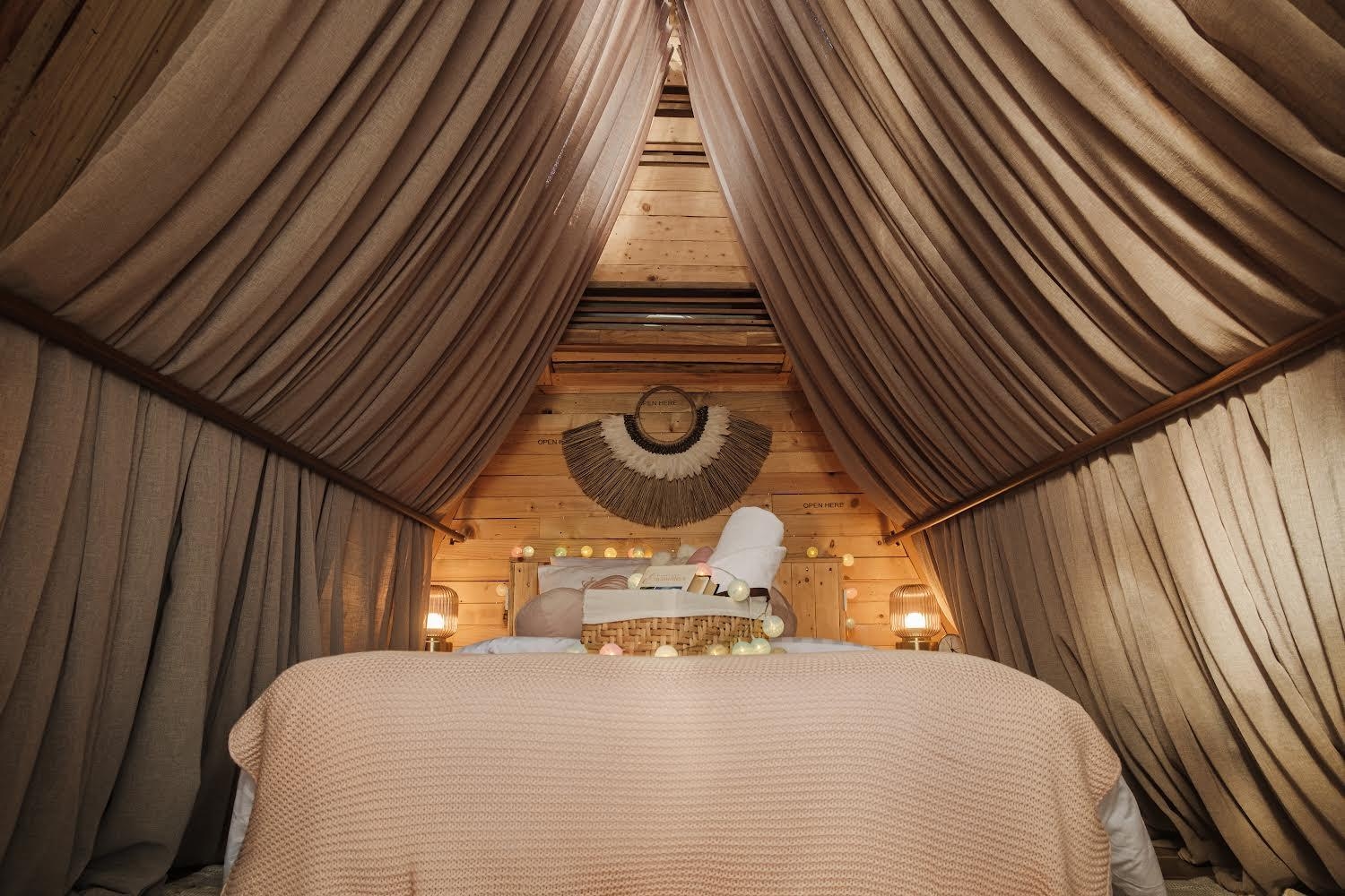 พันดาว 1,000 ดาว - วิลล่าหรูสไตล์แกลมปิ้ง (PhanDao 1000 Stars - Luxurious Glamping Villa)1