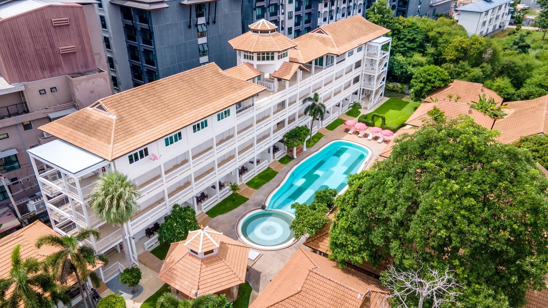 เล ปาล์ม โฮเทล (Le Palm Hotel)4