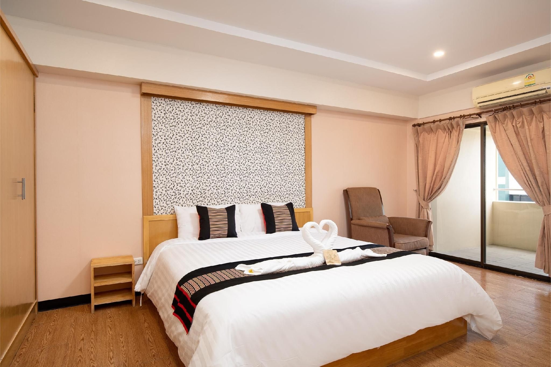 พีพาร์ค โฮเทล ใกล้โรงพยาบาลยันฮี (P Park Hotel near Yanhee Hospital)2