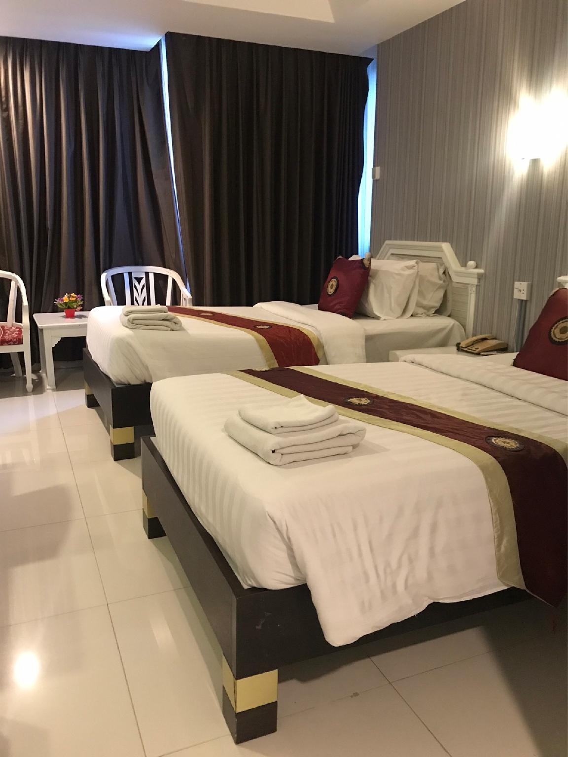 โรงแรมอัญชาลีน่าแกรนด์ (Aunchaleena Grand Hotel)1