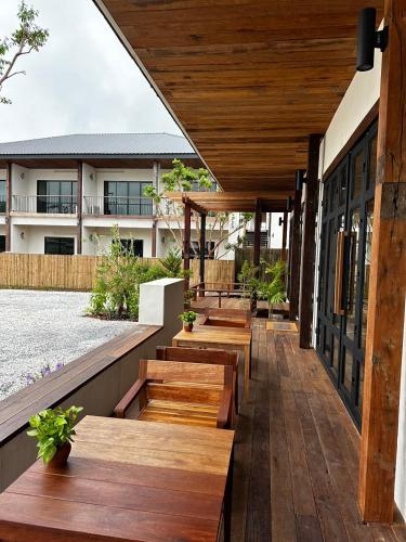 เซนเนอรี่ เลค รีสอร์ท (Zenery Lake Resort)0