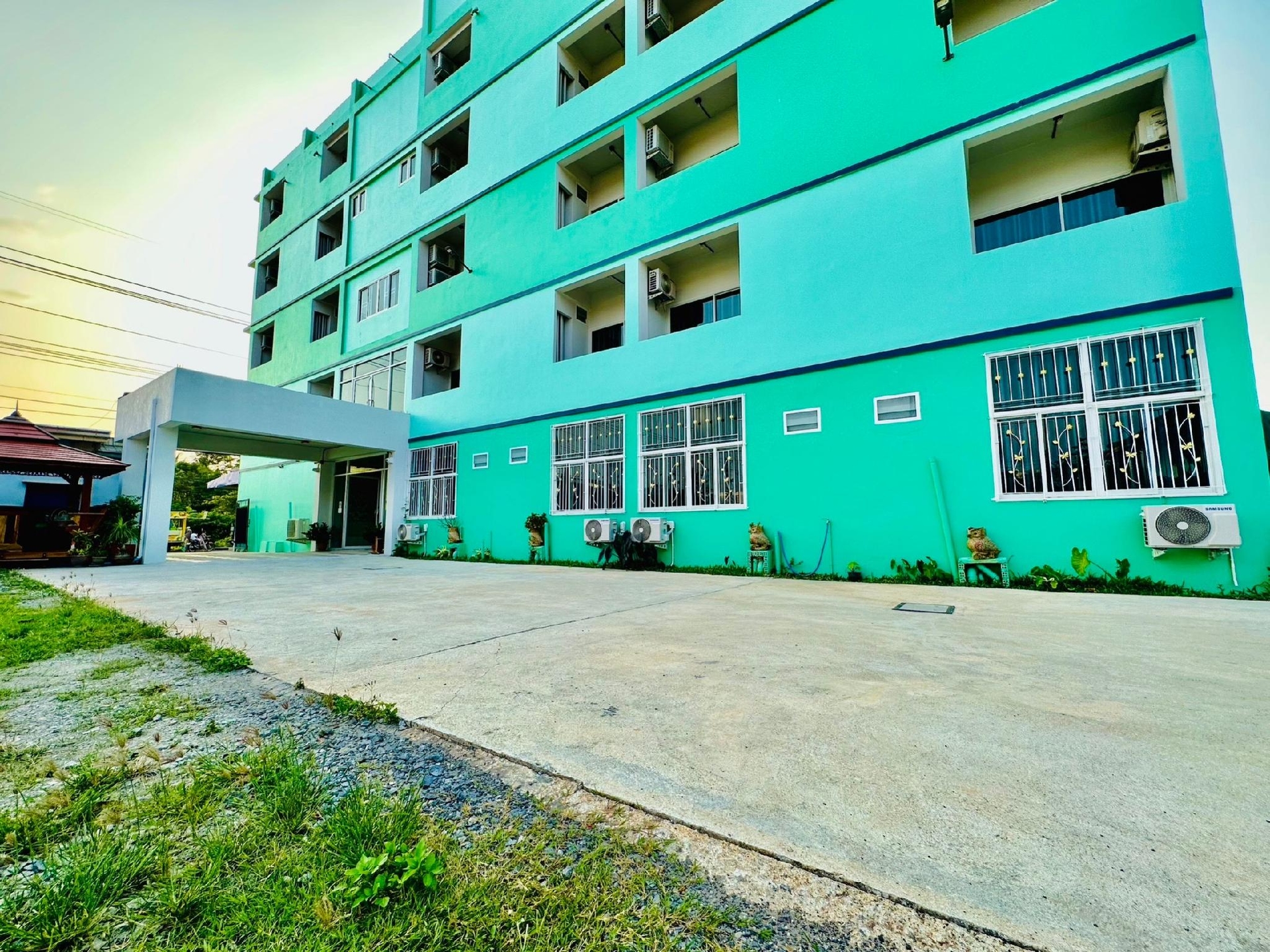 โรงแรมบุรีสะเตง (BureeSateng Hotel)0