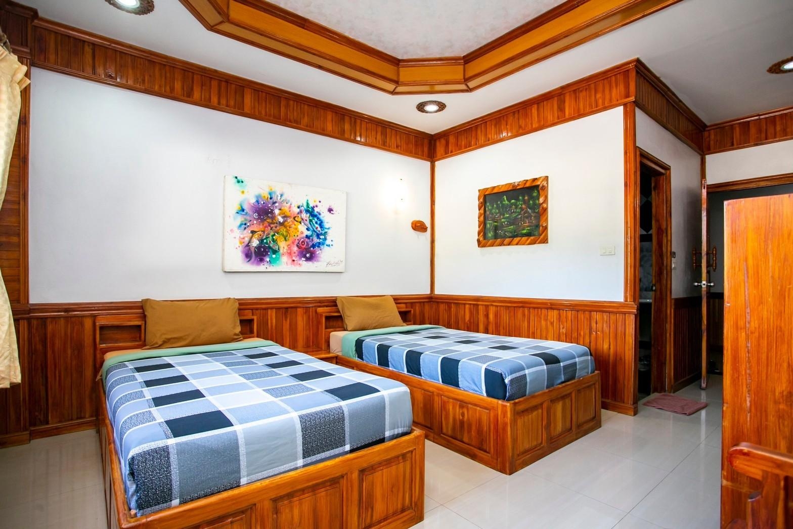โรงแรมนกยูงทอง (Nokyungthong Hotel)1