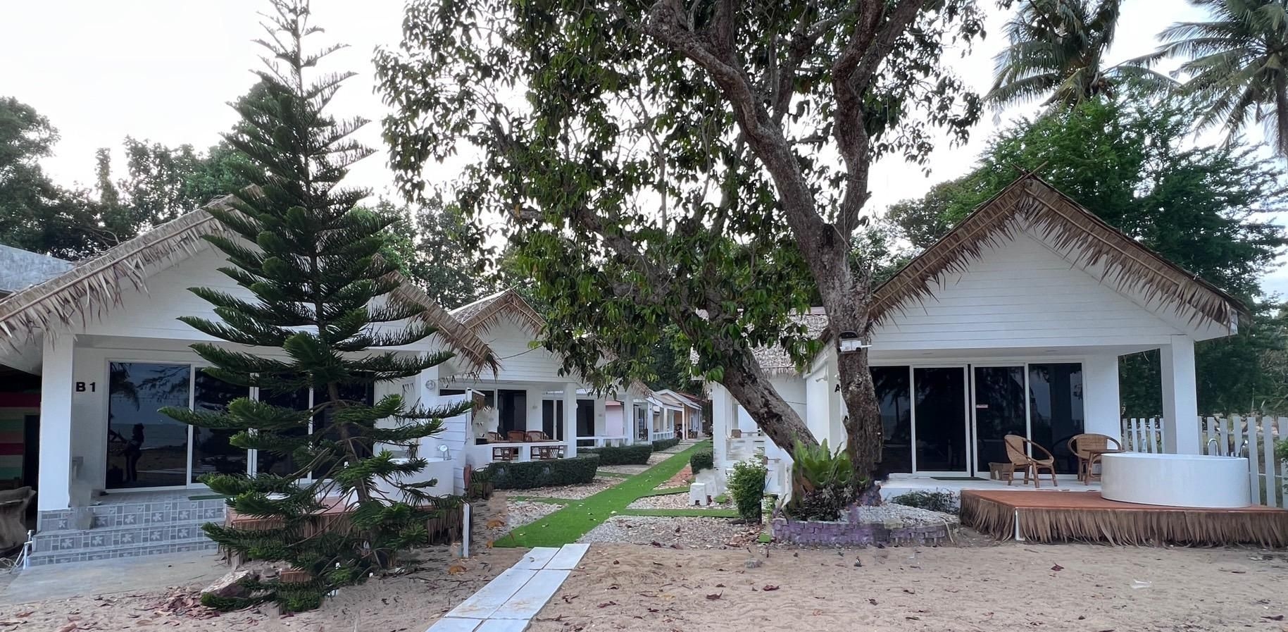 วอร์มบีช รีสอร์ต (Warm Beach Resort)1