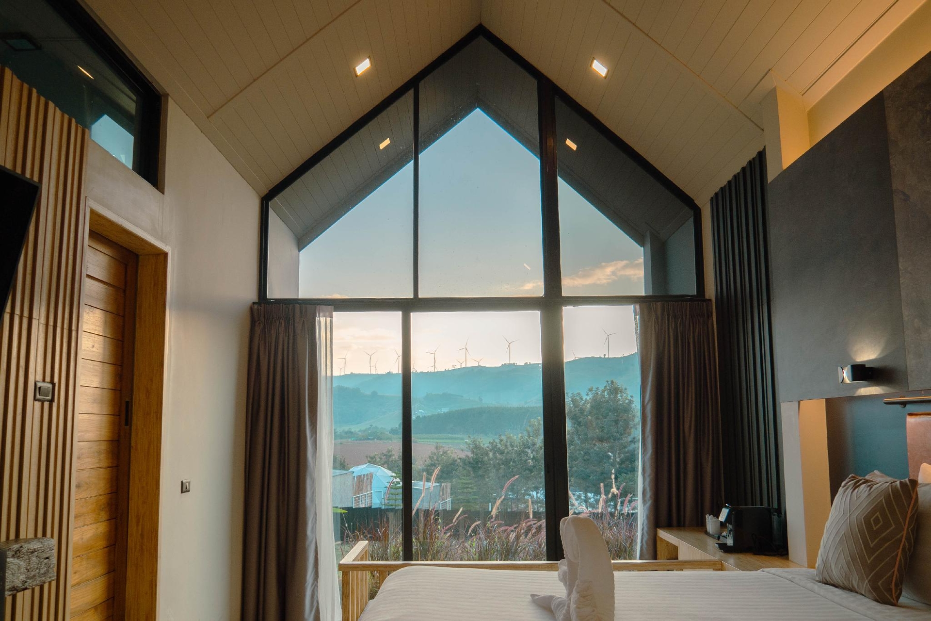 เดอะ พอช เขาค้อ (The Posh Khao Kho)1