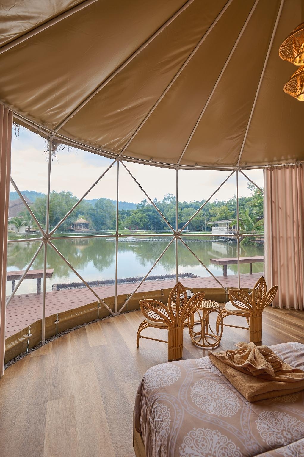 อีโค่ อายส์ วิลเลจ (Eco Eyes Village)0