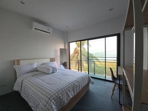Moon Beach House0