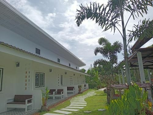 เขาย้อยวาเล่ย์ (Khao Yoi Valley)0