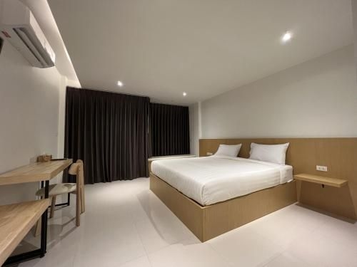 Super Highway Hotel4