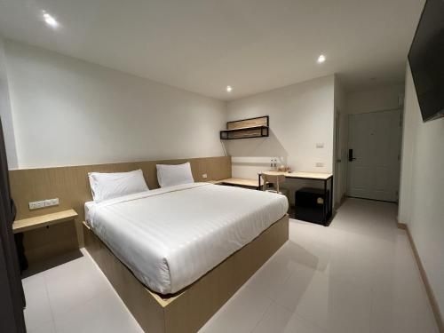 Super Highway Hotel3