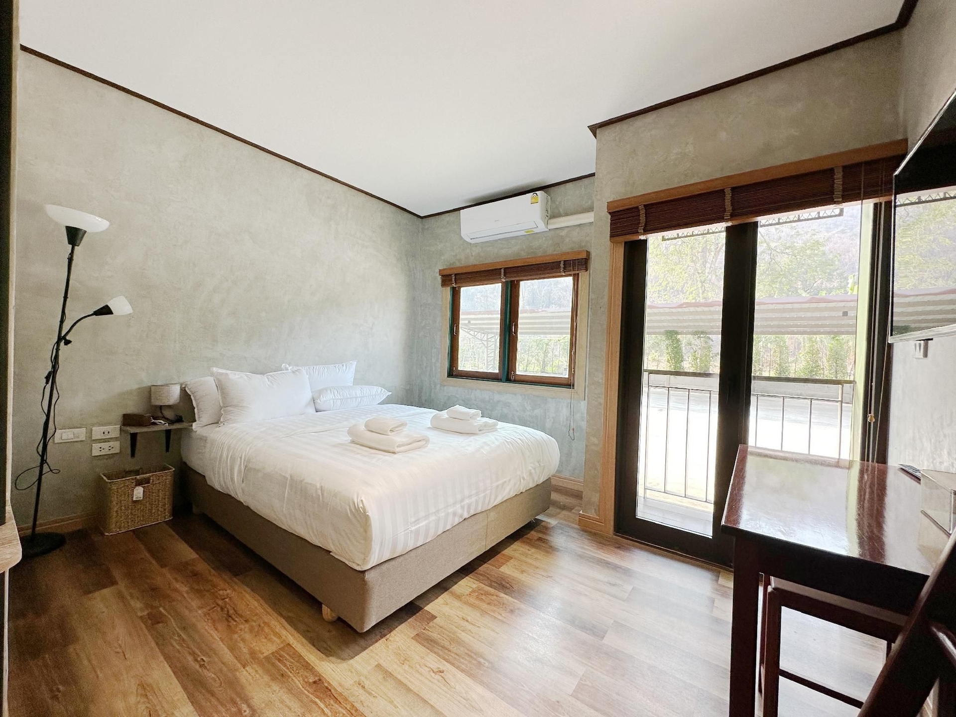 อ. อ่าง ลอดจ์ บางพระ (Aor Ang Lodge Bangpra)1